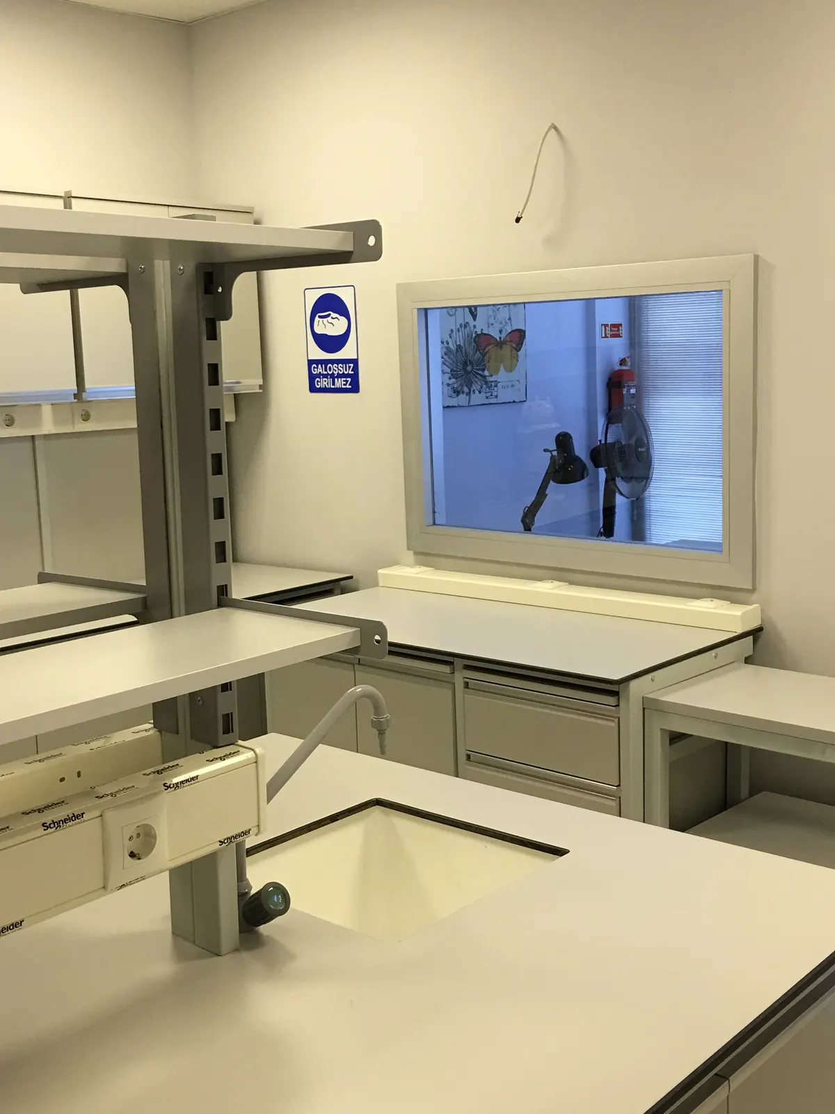 KRCLAB installation and assembly photograph 10